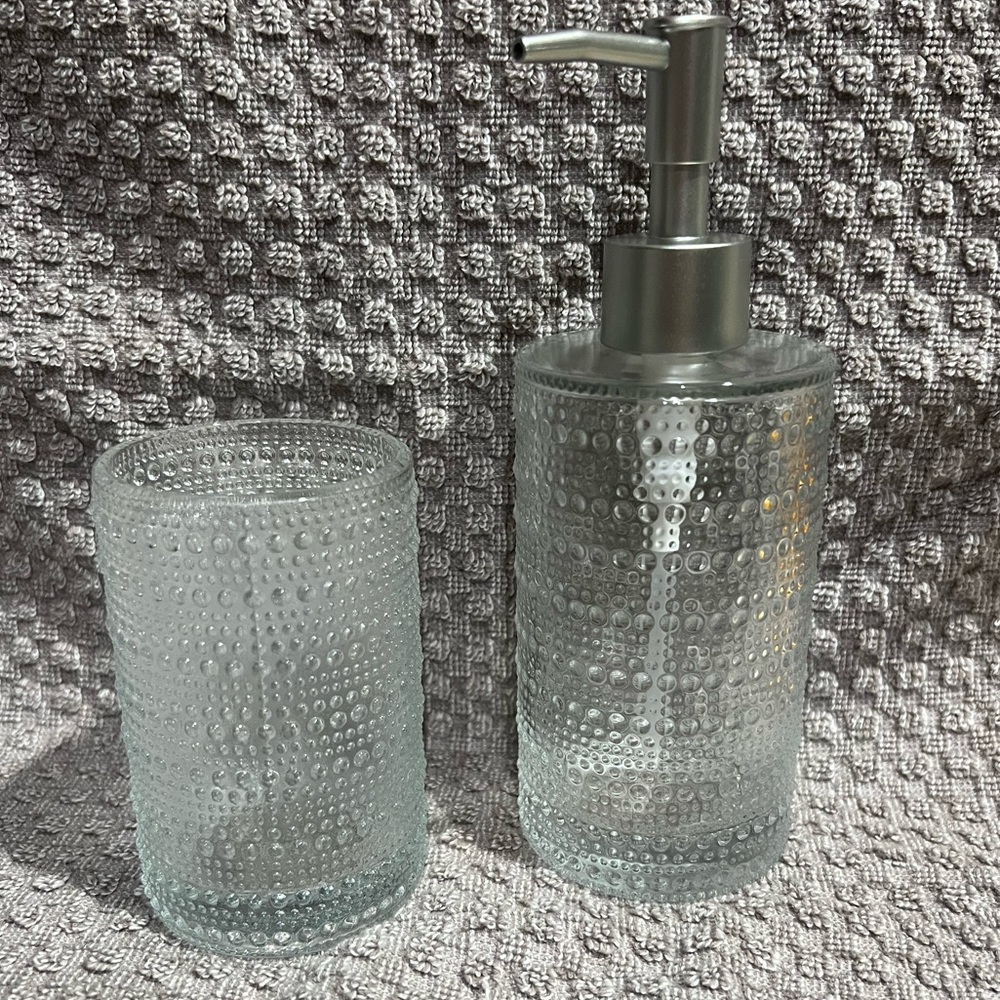Glass bathroom soap pump and glass tumbler